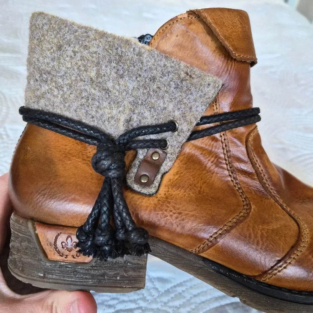 VGUC Rieker Fee 93 Cuffed Bootie EU 42